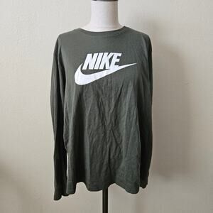 NIKE Sportswear Essential T-Shirt XL